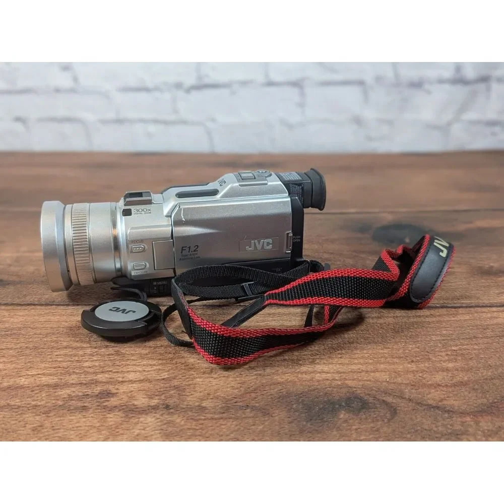 JVC GR-DV3000U Digital Video Camera Excellent Silver Tested No Battery/Charger